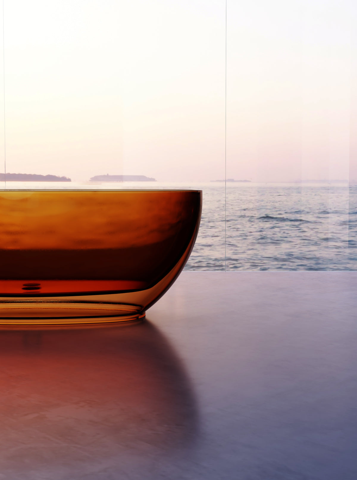 Baignoire en résine transparente disponible en plusieurs couleurs